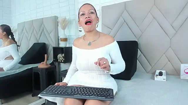 Snapshot of Kasandra_Gomez chatting on October 14, 12:50 pm Kasandra Gomez online show from October 14, 12:50 pm