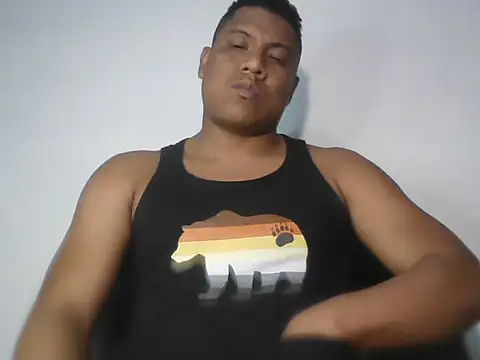 Snapshot of latinblack01 chatting on October 25, 6:32 am latinblack01 online show from October 25, 6:32 am