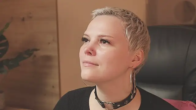 LikaBerry1 online show from November 18, 12:31 pm