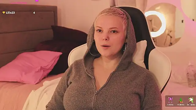 Snapshot of LikaBerry1 chatting on January 17, 12:32 pm LikaBerry1 online show from January 17, 12:32 pm