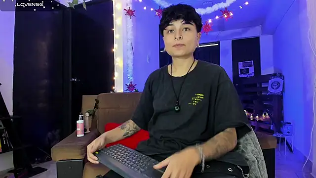 Snapshot of ZuryRamirez_ chatting on December 9, 8:01 pm ZuryRamirez online show from December 9, 8:01 pm