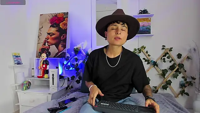Snapshot of ZuryRamirez_ chatting on February 23, 6:12 pm ZuryRamirez online show from February 23, 6:12 pm