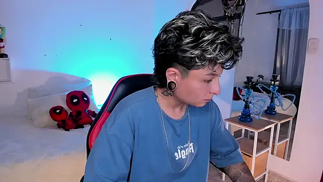 Snapshot of ZuryRamirez_ chatting on May 28, 8:06 pm ZuryRamirez online show from May 28, 8:06 pm