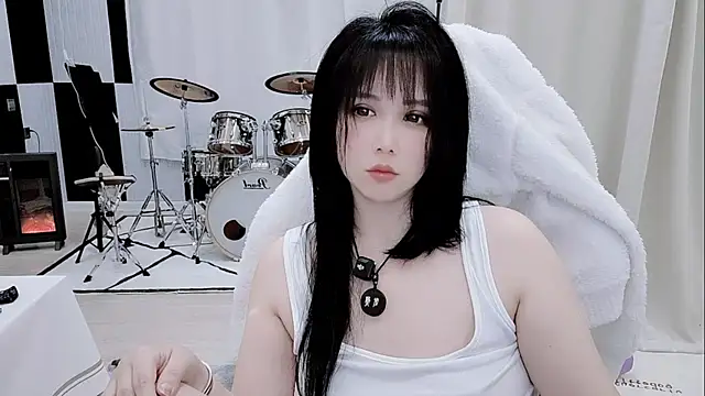 Vaness-a online show from April 15, 9:04 pm