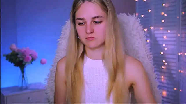 DeboraLarson online show from October 3, 7:05 am