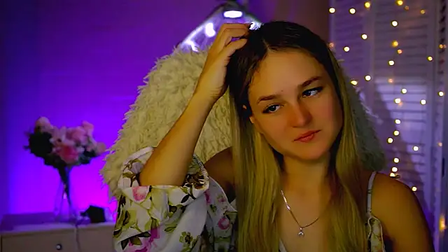 DeboraLarson online show from December 2, 3:56 am