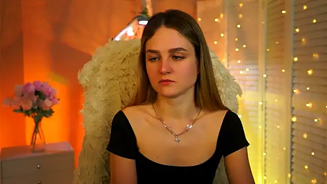 Snapshot of DeboraLarson chatting on February 13, 3:35 am DeboraLarson online show from February 13, 3:35 am