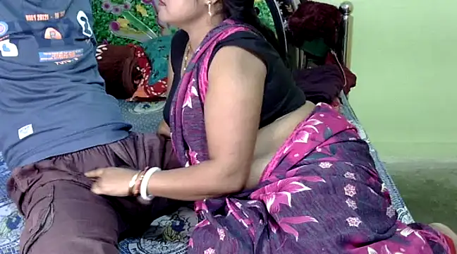 Snapshot of Couple_For_You18 chatting on January 21, 10:52 am Couple For You18 online show from January 21, 10:52 am