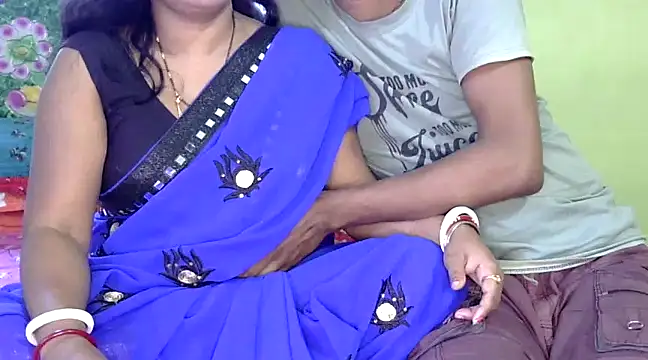 Snapshot of Couple_For_You18 chatting on February 2, 4:05 am Couple For You18 online show from February 2, 4:05 am