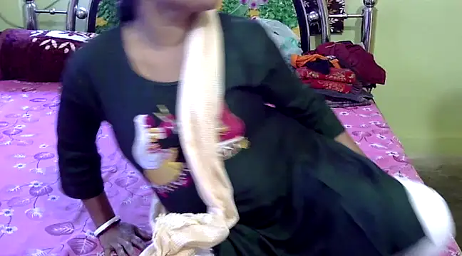 Snapshot of Couple_For_You18 chatting on February 9, 6:33 am Couple For You18 online show from February 9, 6:33 am