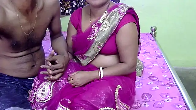 Snapshot of Couple_For_You18 chatting on March 21, 2:39 am Couple For You18 online show from March 21, 2:39 am