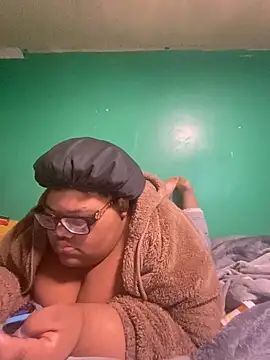 Snapshot of dondivax3 chatting on December 8, 2:30 pm dondivax3 online show from December 8, 2:30 pm