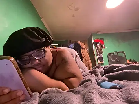 Snapshot of dondivax3 chatting on December 9, 9:39 am dondivax3 online show from December 9, 9:39 am