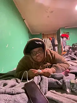 Snapshot of dondivax3 chatting on December 20, 3:25 am dondivax3 online show from December 20, 3:25 am