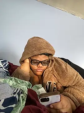 Snapshot of dondivax3 chatting on February 24, 8:47 pm dondivax3 online show from February 24, 8:47 pm