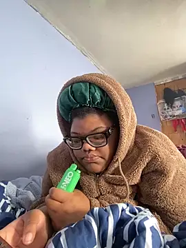 Snapshot of dondivax3 chatting on March 1, 8:10 pm dondivax3 online show from March 1, 8:10 pm