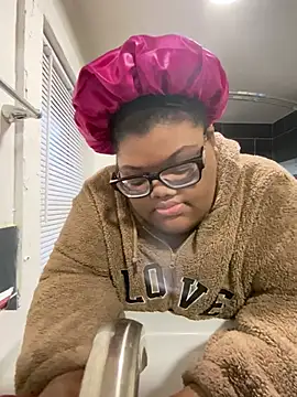 Snapshot of dondivax3 chatting on March 6, 10:47 pm dondivax3 online show from March 6, 10:47 pm