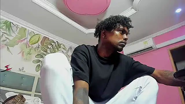 bigblackhotx1 online show from January 19, 4:11 pm