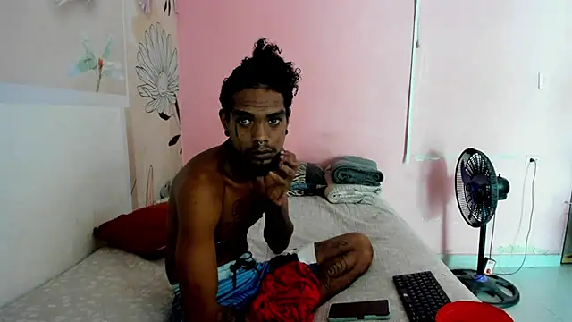 Snapshot of bigblackhotx1 chatting on June 1, 3:25 pm bigblackhotx1 online show from June 1, 3:25 pm