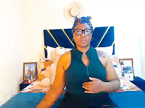 Snapshot of veronica1xxx chatting on February 5, 12:48 am veronica1xxx online show from February 5, 12:48 am