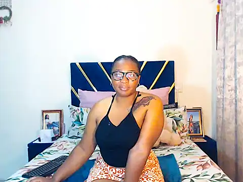 Snapshot of veronica1xxx chatting on March 2, 11:33 pm veronica1xxx online show from March 2, 11:33 pm