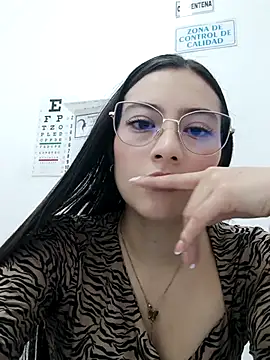 Snapshot of Cataleihaa chatting on April 4, 5:54 pm Cataleihaa online show from April 4, 5:54 pm