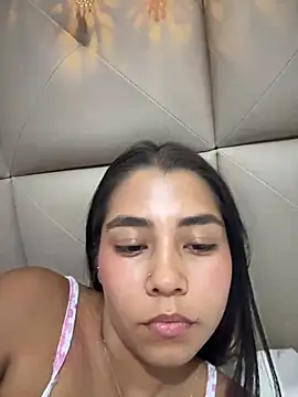 Snapshot of darsha_90 chatting on December 6, 3:19 am darsha 90 online show from December 6, 3:19 am