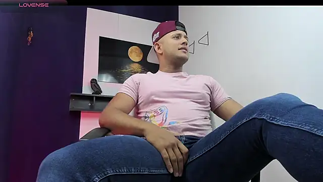 Snapshot of Marcos_garcias chatting on March 9, 10:08 am Marcos garcias online show from March 9, 10:08 am