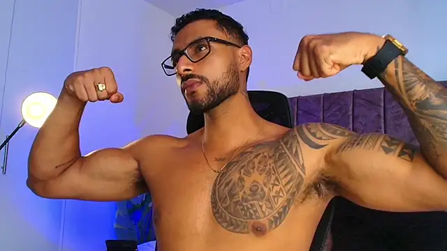 LiamGarcia1 online show from November 26, 2:51 pm