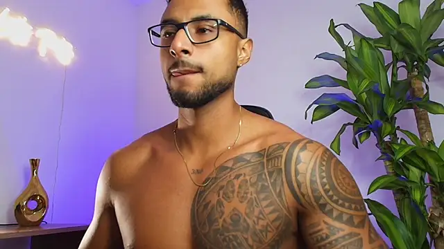 LiamGarcia1 online show from December 17, 2:12 pm