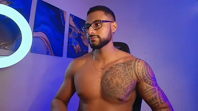 LiamGarcia1 online show from March 10, 3:28 pm