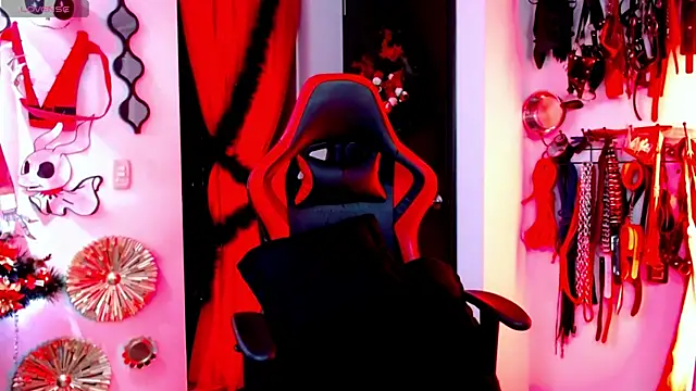Snapshot of freyja_diamond chatting on December 12, 4:37 am freyja diamond online show from December 12, 4:37 am