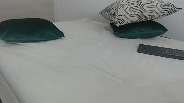 sussy leon online show from December 23, 7:09 pm