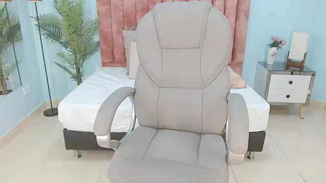 sussy leon online show from November 20, 3:50 am