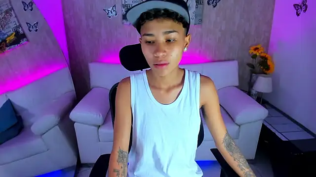 Snapshot of nova_sex01 chatting on February 5, 5:23 am nova sex01 online show from February 5, 5:23 am