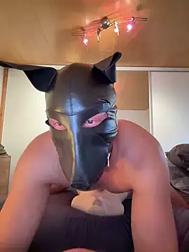 Snapshot of PlayDog123 chatting on March 10, 4:23 pm PlayDog123 online show from March 10, 4:23 pm