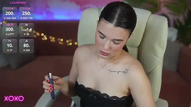 YourLolaBunny online show from May 16, 6:54 am