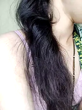 Snapshot of Fair-magic-woman chatting on March 15, 8:04 am Fair-magic-woman online show from March 15, 8:04 am