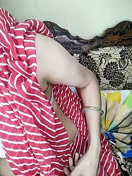 Snapshot of Fair-magic-woman chatting on October 5, 5:44 pm Fair-magic-woman online show from October 5, 5:44 pm