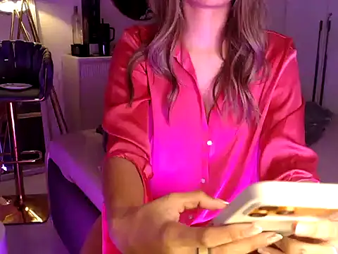 Snapshot of trippy_tina chatting on June 12, 12:26 pm trippy tina online show from June 12, 12:26 pm