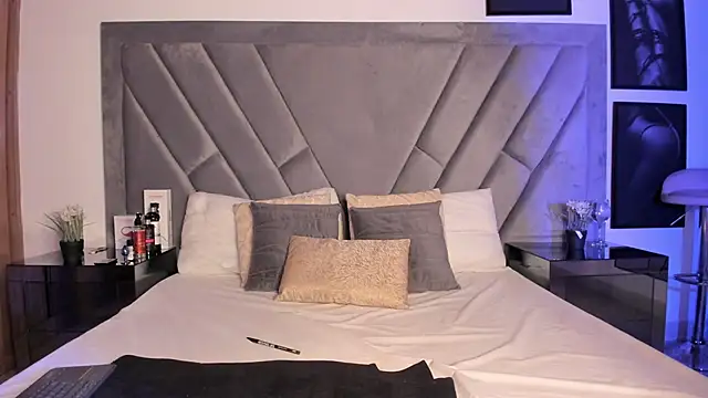 brenda nova18 online show from April 9, 9:53 pm