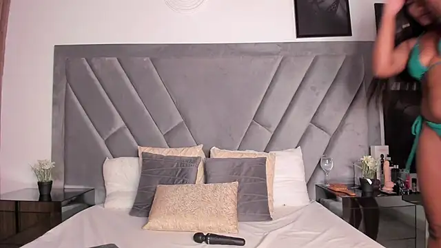 brenda nova18 online show from April 14, 9:10 pm