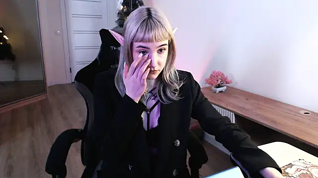 Snapshot of Princess_Shy___ chatting on February 10, 1:22 pm Princess Shy    online show from February 10, 1:22 pm