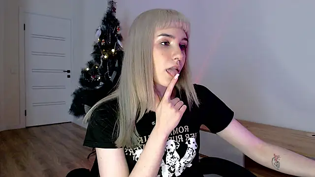 Snapshot of Princess_Shy___ chatting on February 18, 2:38 pm Princess Shy    online show from February 18, 2:38 pm