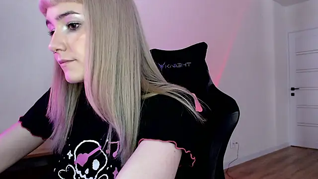 Snapshot of Princess_Shy___ chatting on February 22, 1:13 pm Princess Shy    online show from February 22, 1:13 pm