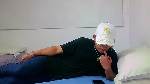 Snapshot of be_sinners chatting on December 21, 11:02 pm be sinners online show from December 21, 11:02 pm