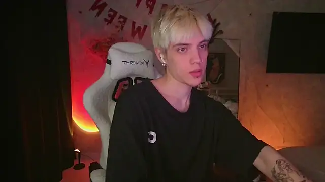 Snapshot of etieeis chatting on October 29, 3:58 pm etieeis online show from October 29, 3:58 pm