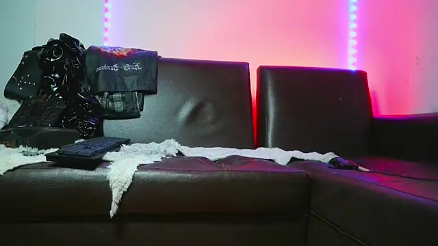 Leonnardo Jaramillo online show from December 4, 9:51 am