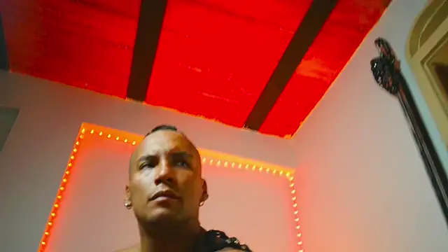 Leonnardo Jaramillo online show from December 5, 3:06 pm