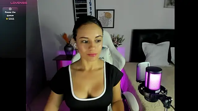 Snapshot of Sara_lopez_28 chatting on February 5, 11:37 am Sara lopez 28 online show from February 5, 11:37 am